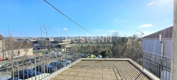 Ensemble immobilier avec 2 locaux commerciaux loués, 4 appartements et un hangar de 200 m2 sur Etampes quartier Saint-Martin à 650m de la gare RER C Saint-Martin d'Etampes