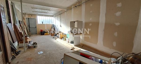 Ensemble immobilier avec 2 locaux commerciaux loués, 4 appartements et un hangar de 200 m2 sur Etampes quartier Saint-Martin à 650m de la gare RER C Saint-Martin d'Etampes