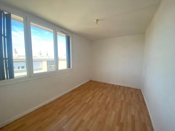 APPARTEMENT T5 A LOUER - STE FOY LES LYON Les-Provinces 80.63 m 2 1 200 € charges comprises par mois