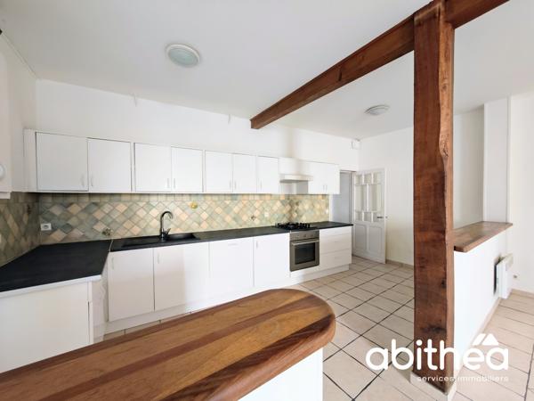 Maison F4 de 115 m2 en plein bourg de Fronsac !