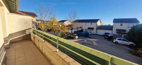 GENAS Azieu - Appartement type 3 de 66 m² avec balcon dans petite résidence fermée au calme