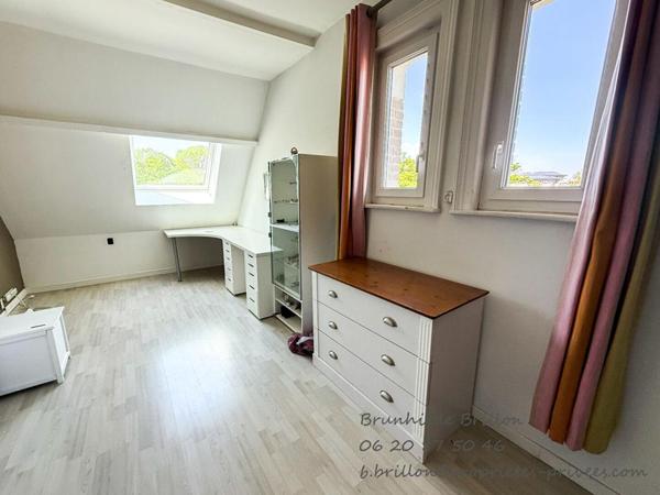 Maison d'ingénieur, 5 chambres, jardin généreux, 2 garages