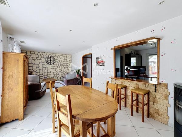 Villa de plain-pied de type 5 avec jardin.