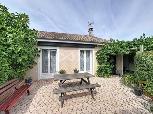 Villa de plain-pied de type 5 avec jardin.