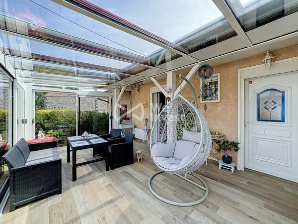 Villa de plain-pied de type 5 avec jardin.