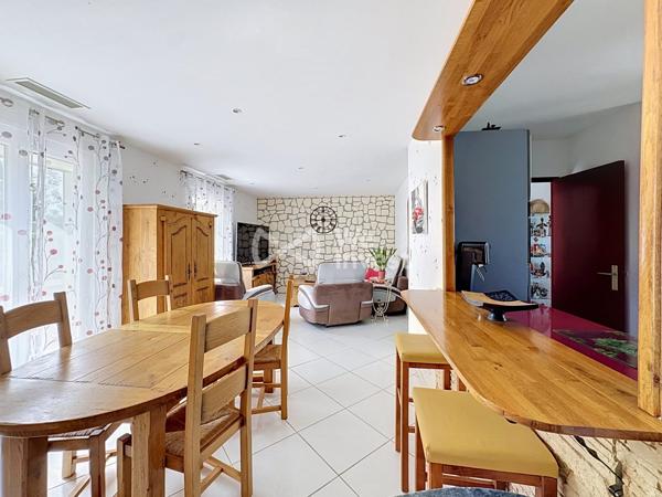 Villa de plain-pied de type 5 avec jardin.
