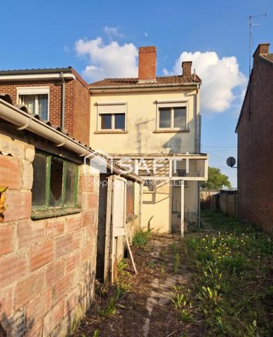 Maison 1950 avec travaux. 2chambres.Cave et dépendances. Jardin 500 m2