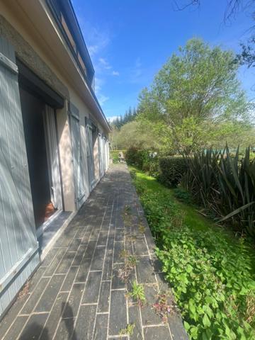 Maison néo-bretonne avec fort potentiel en cœur de bourg