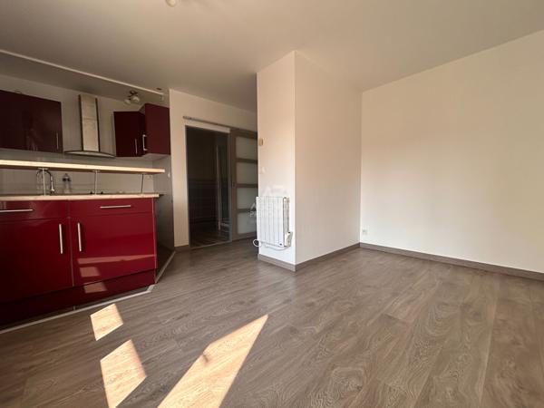 Appartement Poissy 1 pièce(s) 23.21 m2 Loyer 795 €/mois charges comprises **  - Référence  9297