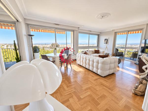 Magnifique T6 de 125 m² avec terrasse et vue sur Lyon