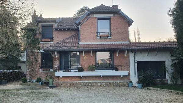 Maison à vendre 5 pièces 166 m² sur terrain de 3000m² avec piscine   (60)