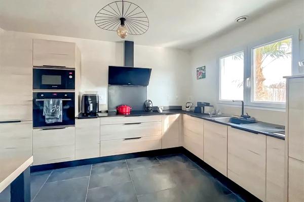 Maison Dompierre Sur Mer 7/8 pièce(s) 180 m2 SUR 769 M2, Dompierre sur mer 17139