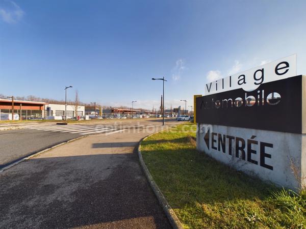 BUREAU A LA LOCATION AVEC VITRINE – 20 MIN DE LYON