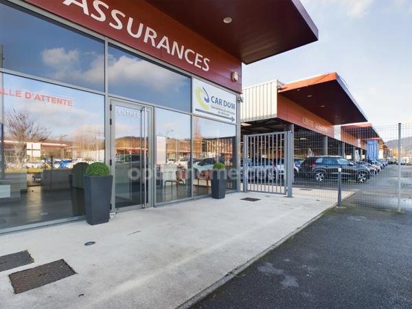 BUREAU A LA LOCATION AVEC VITRINE – 20 MIN DE LYON