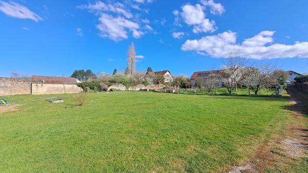 District belle situation pour ce terrain plat constructible viabilisé !