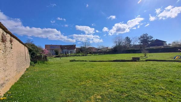 District belle situation pour ce terrain plat constructible viabilisé !