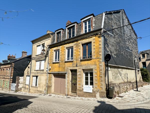 Maison
         6 pièces
        - 105 m² Exclusivité 129 900 € *