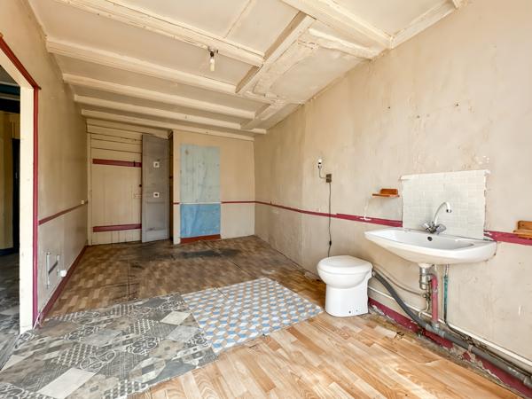 Maison
         6 pièces
        - 105 m² Exclusivité 129 900 € *