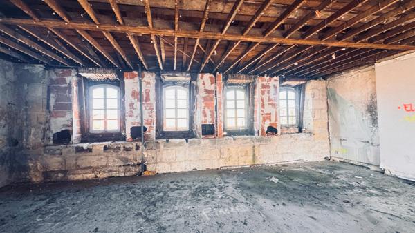 BORDEAUX IMMEUBLE 290 M² VIDE A RENOVER SUR TROIS NIVEAUX JARDIN TERRASSE