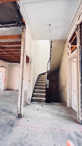 BORDEAUX IMMEUBLE 290 M² VIDE A RENOVER SUR TROIS NIVEAUX JARDIN TERRASSE