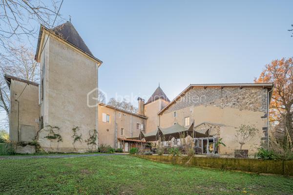 Chateau de 880 m²