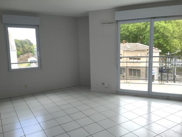 NANTES - BEAU T3 AVEC BALCON ET BOX - CHANTENAY