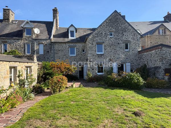 Vente
                Maison166 m² - 6 Pièces -
                    COUTANCES (50200)