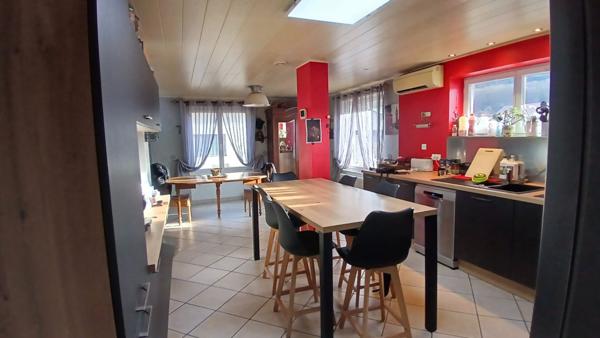 Maison 8 pièces sur 700 m2 terrain