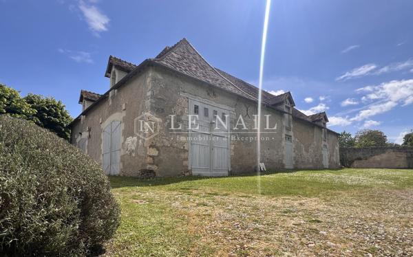 Magnifique château XVIe et XVIIIe avec son donjon du XIIIe au Sud de la Touraine