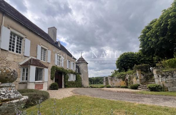Magnifique château XVIe et XVIIIe avec son donjon du XIIIe au Sud de la Touraine