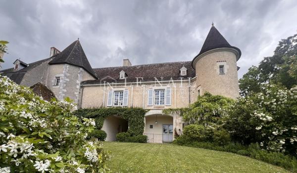 Magnifique château XVIe et XVIIIe avec son donjon du XIIIe au Sud de la Touraine