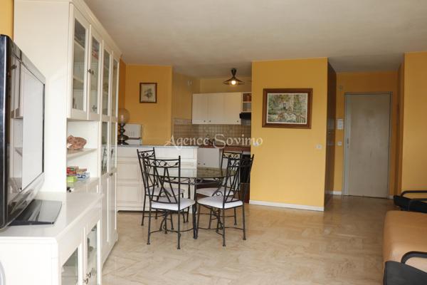 GRAND 2 pièces À FORT POTENTIEL – BELLE TERRASSE AVEC VUE IMPRENABLE SUR LE GOLF