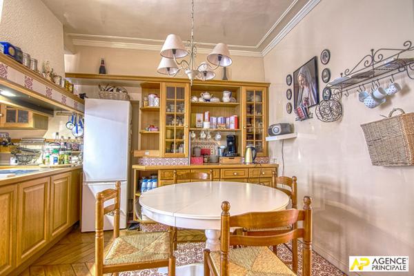 Versailles Notre-Dame Paroisse Appartement 3 pièces 71.32 m² au sol situé au 2ème étage avec cave €545 000 ** - Référence 27290