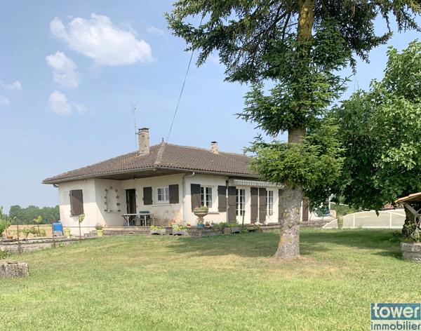 VAL DE COGNAC - 16370 - Maison 7 piéces de 146 m² avec un sous sol de 120 m² édifiée sur 8000 m² .