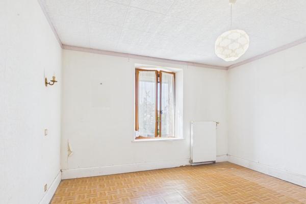 Maison avec dépendance et beau potentiel
