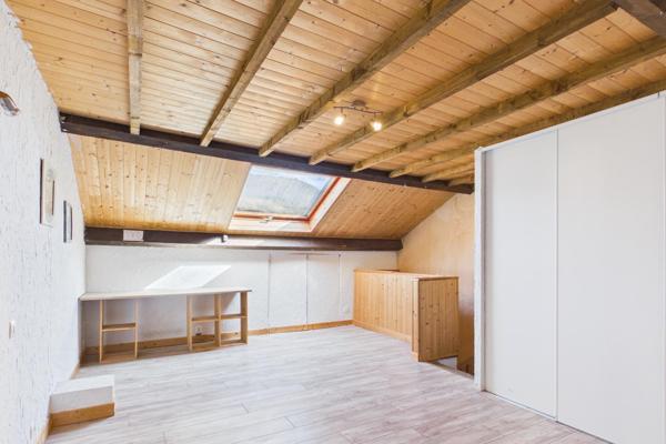 Maison avec dépendance et beau potentiel