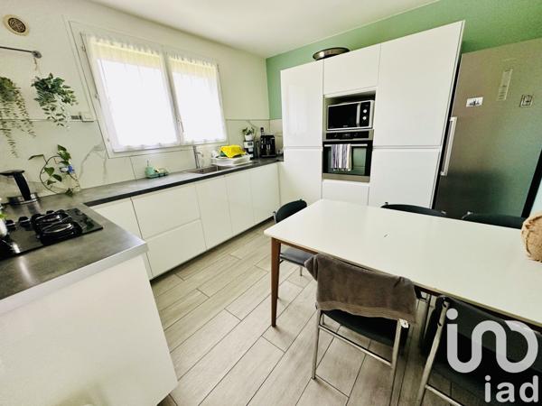 Maison traditionnelle 7 pièces de 126 m² à Lucé (28110)