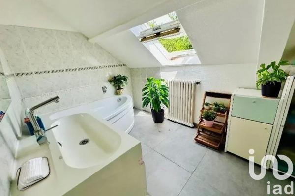 Maison traditionnelle 7 pièces de 126 m² à Lucé (28110)