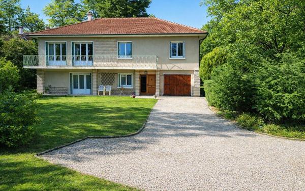 Maison à vendre    7 pièces • 184 m2 Écully