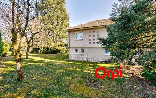 Maison à vendre    7 pièces • 184 m2 Écully