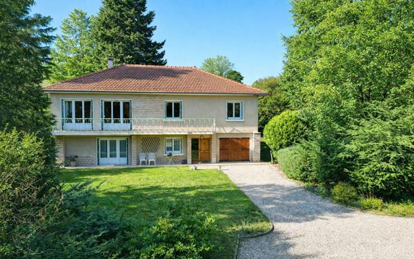 Maison à vendre    7 pièces • 184 m2 Écully