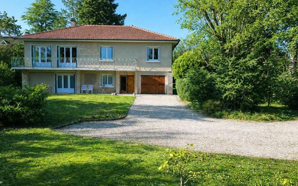 Maison à vendre    7 pièces • 184 m2 Écully