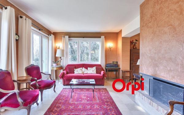 Maison à vendre    7 pièces • 184 m2 Écully