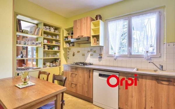 Maison à vendre    7 pièces • 184 m2 Écully