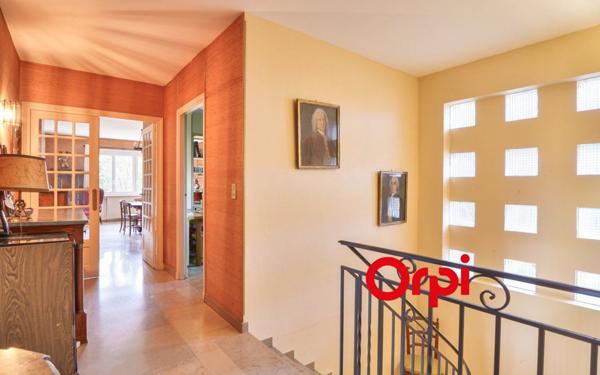 Maison à vendre    7 pièces • 184 m2 Écully