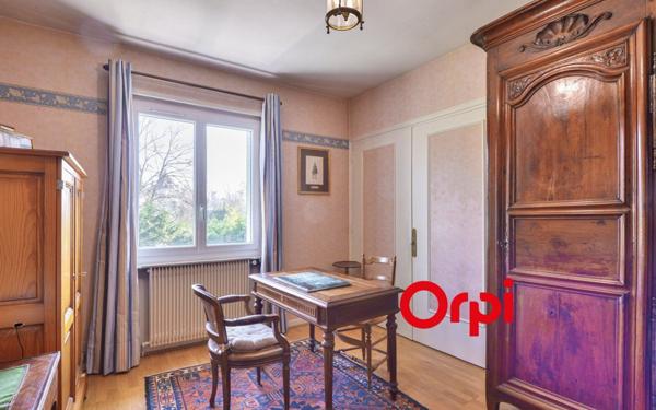 Maison à vendre    7 pièces • 184 m2 Écully