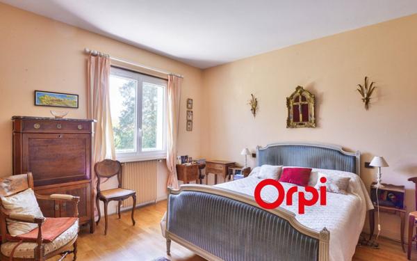 Maison à vendre    7 pièces • 184 m2 Écully