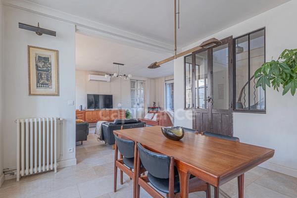 Mougins Centre (Tournamy) / à vendre Propriété de charme avec dépendance, piscine et double garage