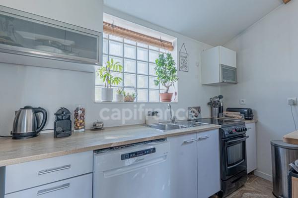 Mougins Centre (Tournamy) / à vendre Propriété de charme avec dépendance, piscine et double garage