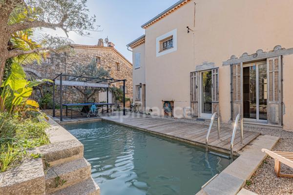 Mougins Centre (Tournamy) / à vendre Propriété de charme avec dépendance, piscine et double garage